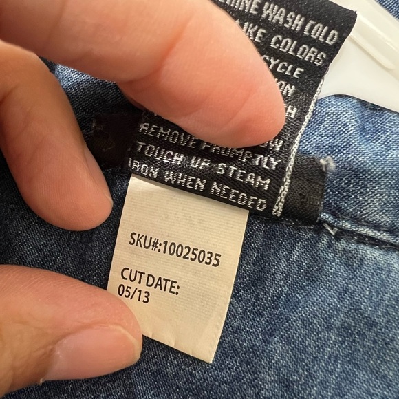 Torrid Classic Chambray Blue Denim Button-Up Shirt size 4 - Picture 12 of 14
